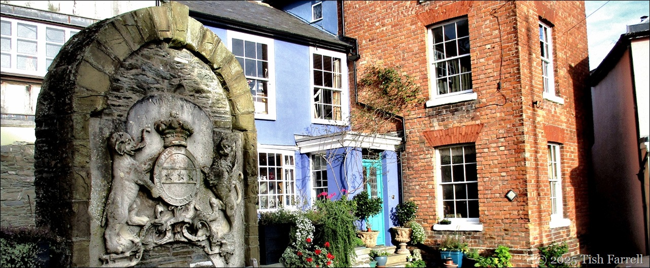 clive coat of arms header